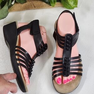Yuu Black Strappy Sandals